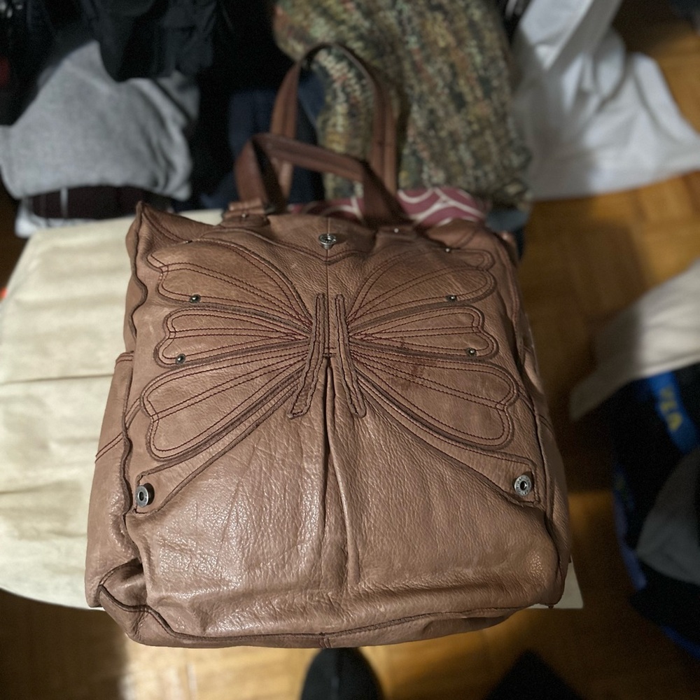 Warm Brown Leather Tote with Vintage Appeal